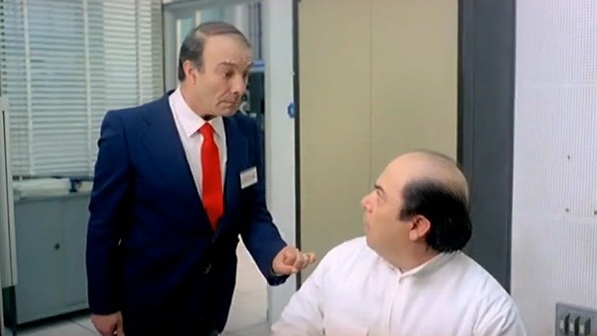 Scena del film "Vieni avanti cretino" con Lino Banfi e Alfonso Tomas