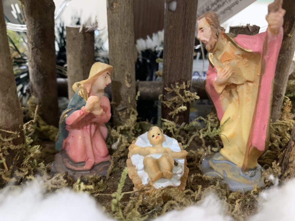 Albero Di Natale Con Presepe Incorporato Vendita Albero di Natale fai-da-te con Presepe incorporato - Carlo D'Angio