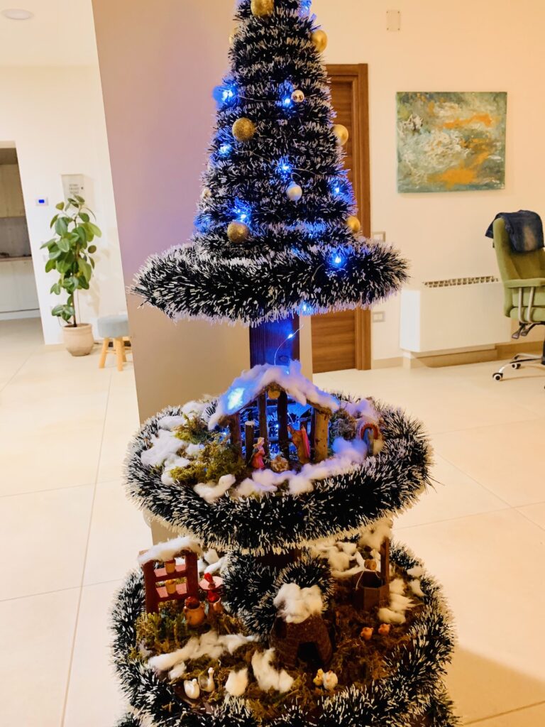 Albero Di Natale Con Presepe Incorporato Vendita Albero di Natale fai-da-te con Presepe incorporato - Carlo D'Angio