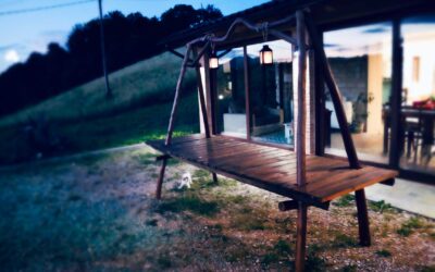 Come ho realizzato un tavolo rustico da esterno con i tronchi raccolti nel bosco