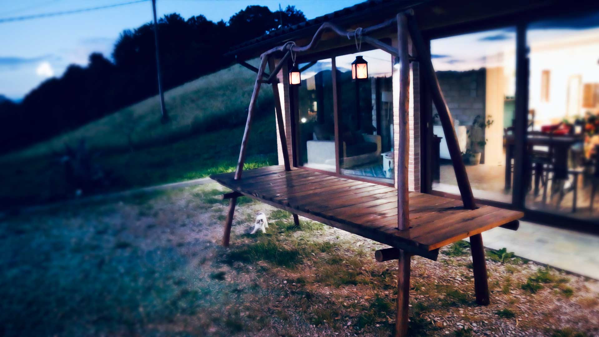Come-ho-realizzato-un-tavolo-rustico-da-esterno-con-i-tronchi-raccolti-nel-bosco- Come ho realizzato un tavolo rustico da esterno con i tronchi raccolti nel bosco