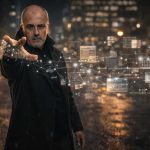 Carlo D’Angiò genera un ecosistema self publishing indipendente, visualizzato come rete editoriale digitale che emerge dalla sua mano